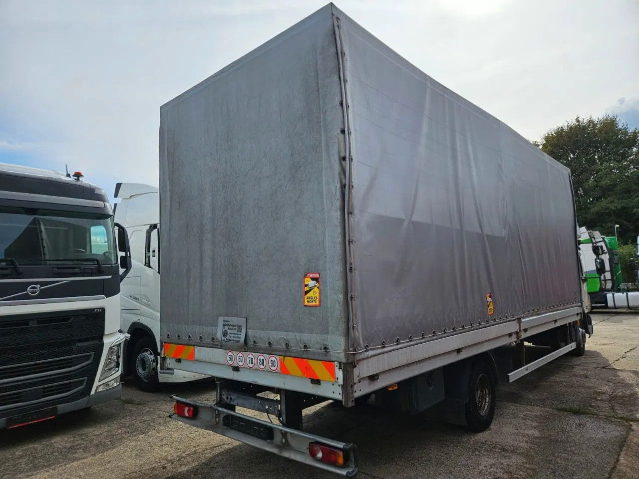 DAF LF 45.180 EEV - More units in stock! - Utilitaire rideaux coulissants (PLSC): photos 5 DAF LF 45.180 EEV - More units in stock! - Utilitaire rideaux coulissants (PLSC): photos 5