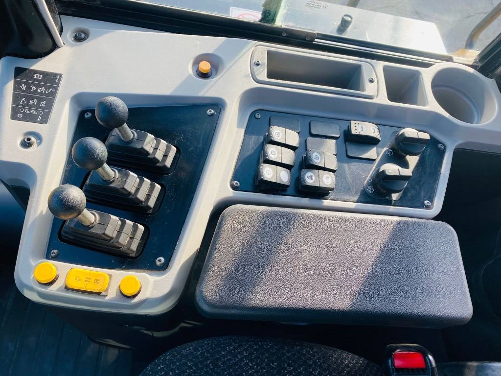 Chargeuse sur pneus CAT 950 GC: photos 8