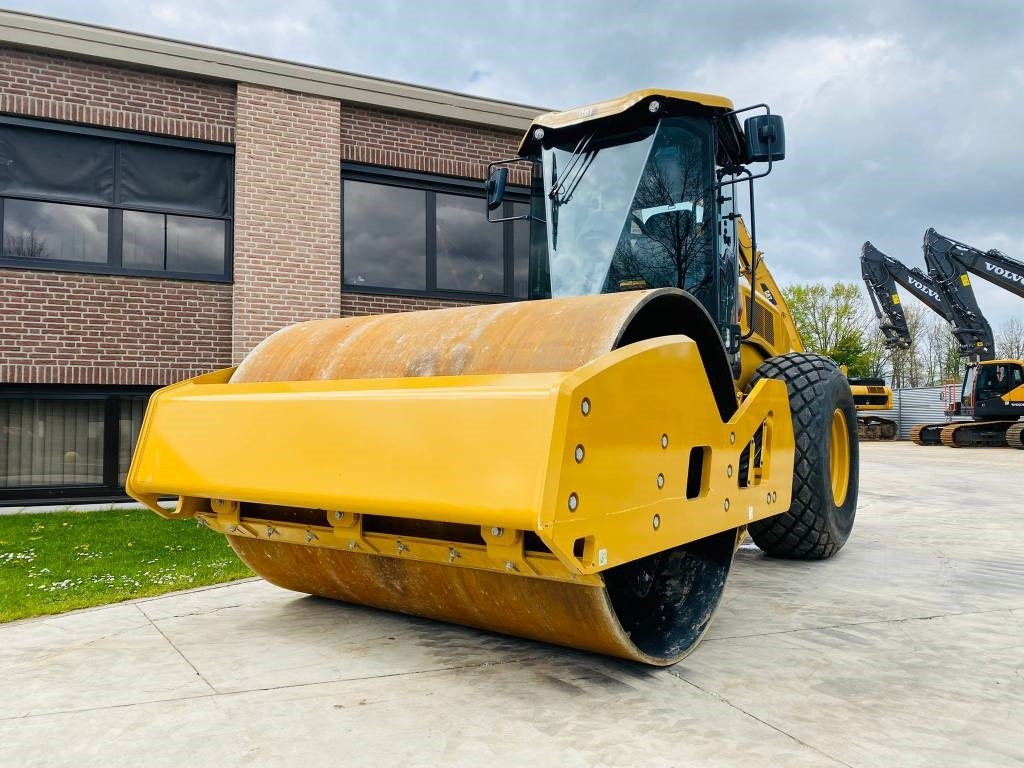 CAT CS 10 GC - Compacteur à pieds de mouton/ Monocylindre: photos 3 CAT CS 10 GC - Compacteur à pieds de mouton/ Monocylindre: photos 3