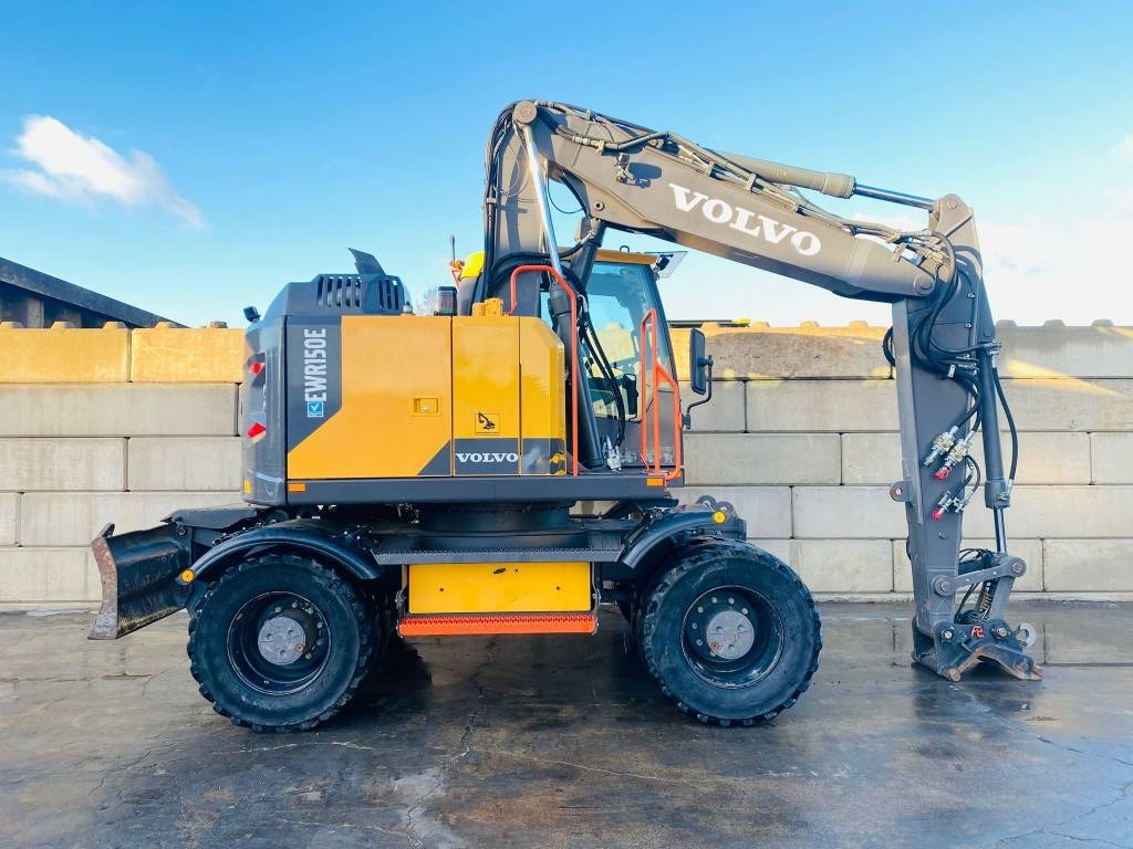 Volvo EWR 150 E - Pelle sur pneus: photos 2 Volvo EWR 150 E - Pelle sur pneus: photos 2