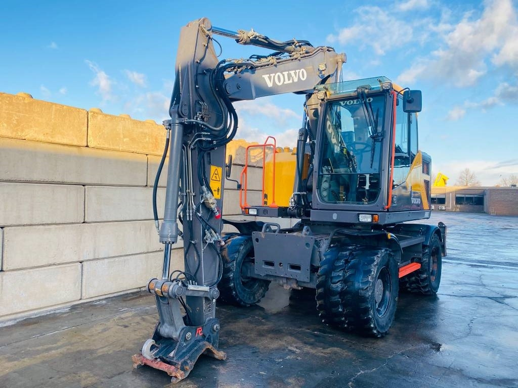 Volvo EWR 150 E - Pelle sur pneus: photos 3 Volvo EWR 150 E - Pelle sur pneus: photos 3