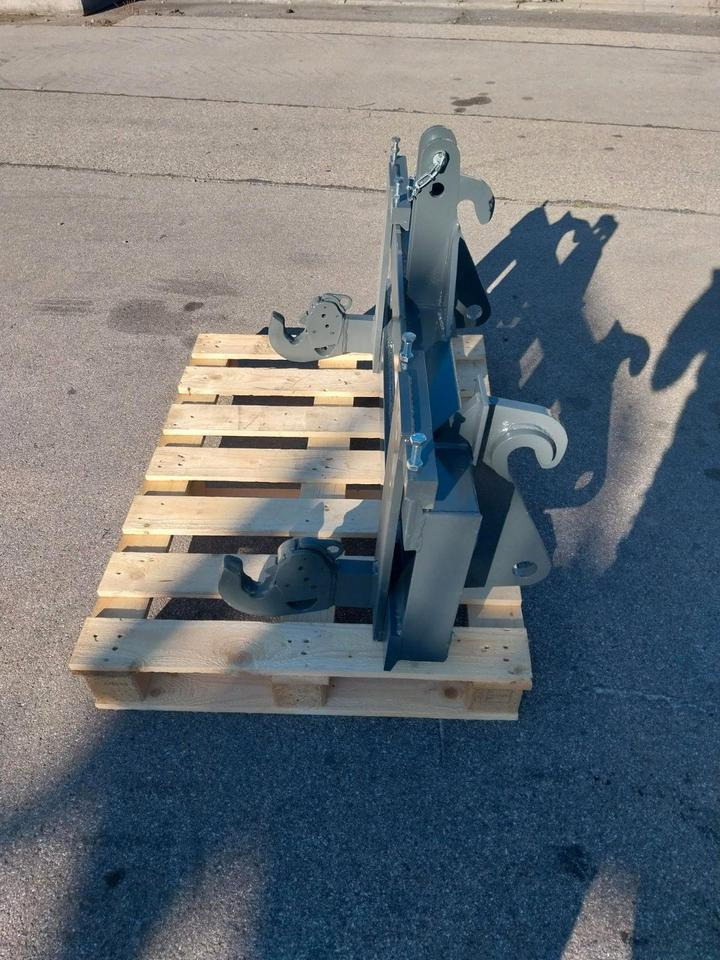 Adapter Kramer Hoflader Radlader auf 3 Punkt Kat II Palettengabel - Fourches pour Chargeuse sur pneus: photos 2 Adapter Kramer Hoflader Radlader auf 3 Punkt Kat II Palettengabel - Fourches pour Chargeuse sur pneus: photos 2