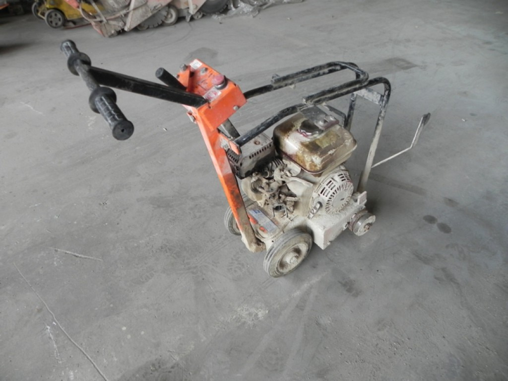 SAINT GOBAIN Norton Clipper C 51 Kleinteile - Engins de chantier: photos 3 SAINT GOBAIN Norton Clipper C 51 Kleinteile - Engins de chantier: photos 3