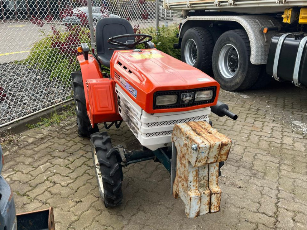 KUBOTA Trecker 1400 Diverse mit Zapfwelle am Heck und Heuwender - Micro tracteur: photos 4 KUBOTA Trecker 1400 Diverse mit Zapfwelle am Heck und Heuwender - Micro tracteur: photos 4