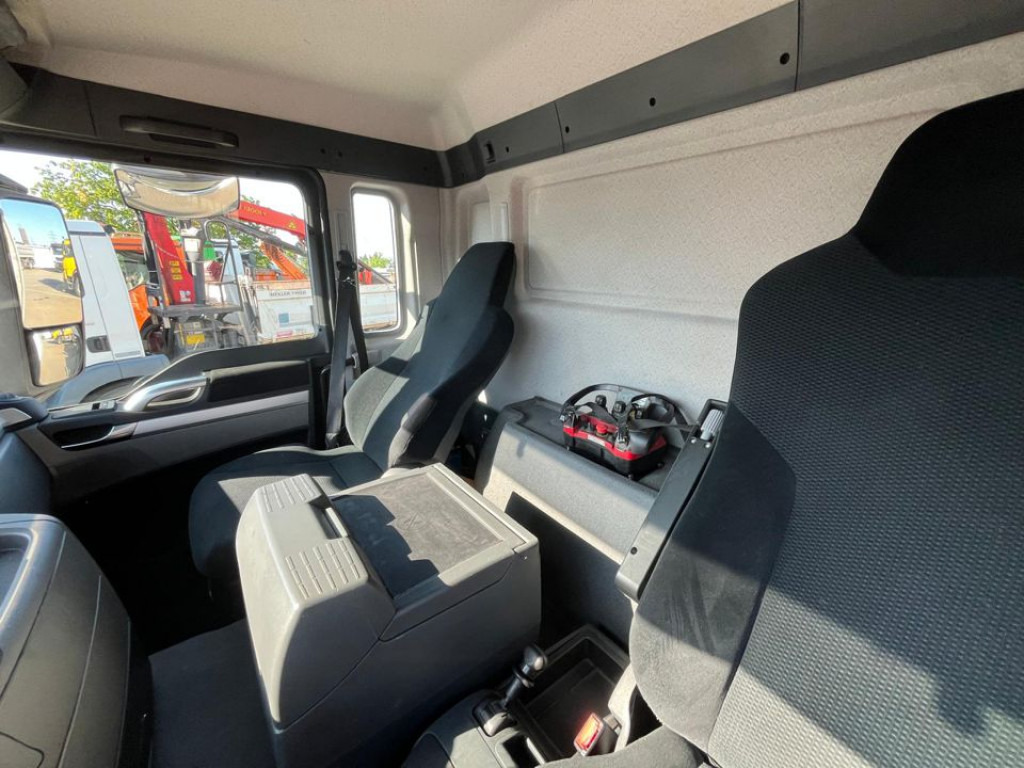 MAN TG-S 26.400 6x2-2 BL Pritsche Heckkran 5xhydr.Ausschub, Funk - Camion plateau, Camion grue: photos 2 MAN TG-S 26.400 6x2-2 BL Pritsche Heckkran 5xhydr.Ausschub, Funk - Camion plateau, Camion grue: photos 2