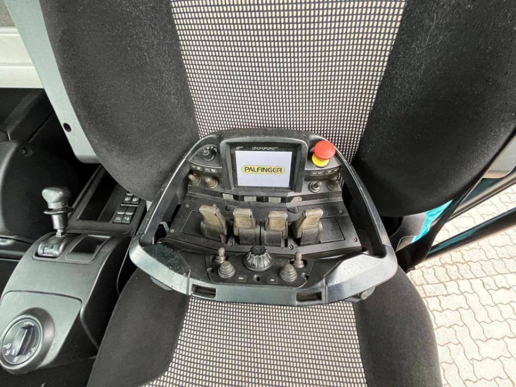 MAN TG-X 26.500 6x2-2 LL Pritsche Heckkran 53m to, Funk,Twistlock. - Camion plateau, Camion grue: photos 4 MAN TG-X 26.500 6x2-2 LL Pritsche Heckkran 53m to, Funk,Twistlock. - Camion plateau, Camion grue: photos 4