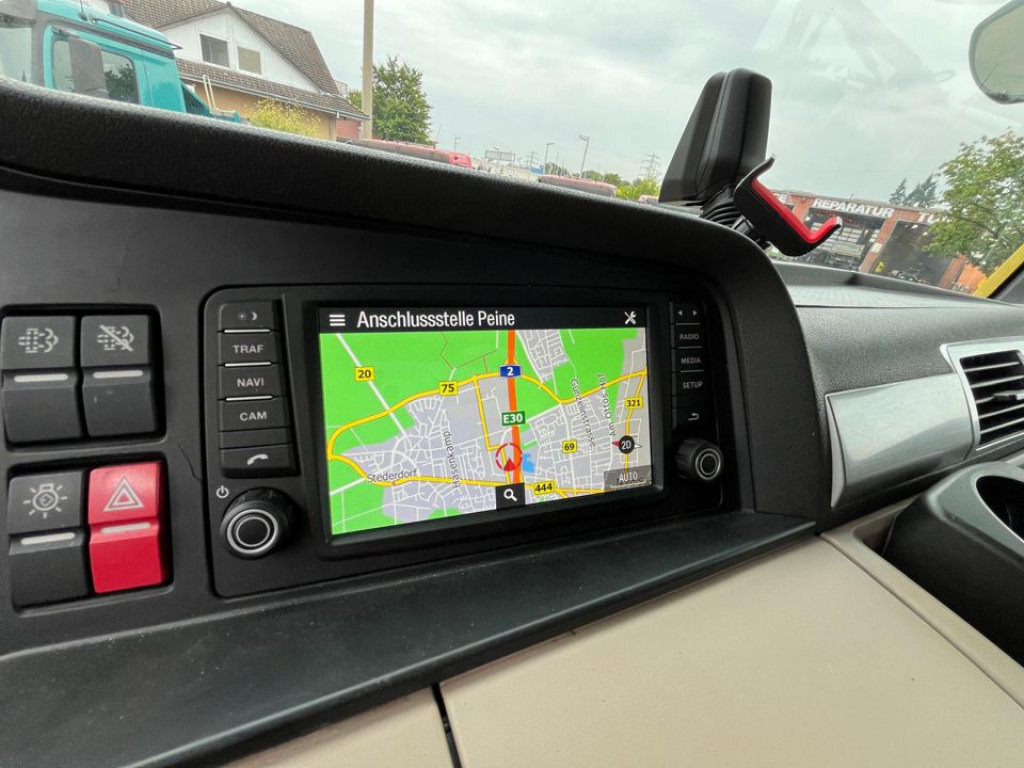 MAN TG-X 26.500 6x2-2 LL Pritsche Heckkran 53m to, Funk,Twistlock. - Camion plateau, Camion grue: photos 3 MAN TG-X 26.500 6x2-2 LL Pritsche Heckkran 53m to, Funk,Twistlock. - Camion plateau, Camion grue: photos 3