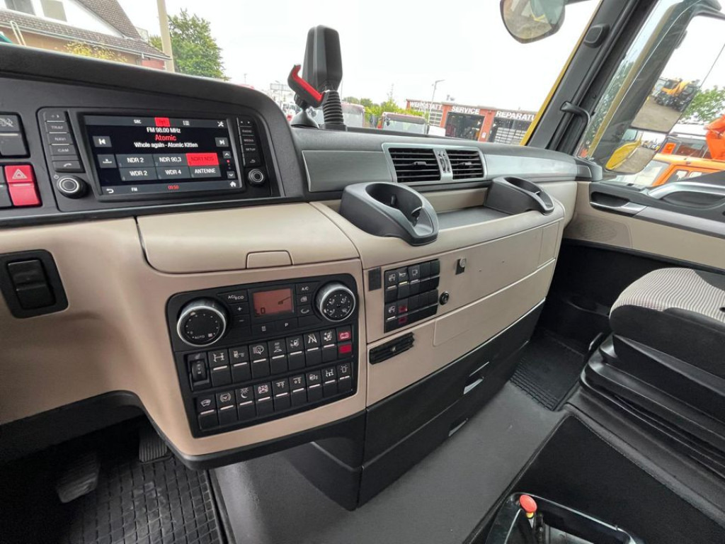 MAN TG-X 26.500 6x2-2 LL Pritsche Heckkran 53m to, Funk,Twistlock. - Camion plateau, Camion grue: photos 2 MAN TG-X 26.500 6x2-2 LL Pritsche Heckkran 53m to, Funk,Twistlock. - Camion plateau, Camion grue: photos 2