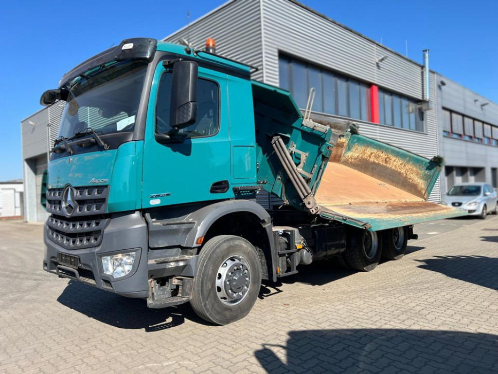 MERCEDES-BENZ Arocs 2636 6x6 HAD 3-Achs Allradkipper Meiller - Camion benne: photos 1 MERCEDES-BENZ Arocs 2636 6x6 HAD 3-Achs Allradkipper Meiller - Camion benne: photos 1