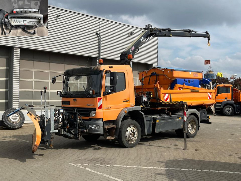 MERCEDES-BENZ Atego 1624 AK 4x4 2-Achs Allradkipper Kran Winterdienst - Camion benne, Camion grue: photos 1 MERCEDES-BENZ Atego 1624 AK 4x4 2-Achs Allradkipper Kran Winterdienst - Camion benne, Camion grue: photos 1