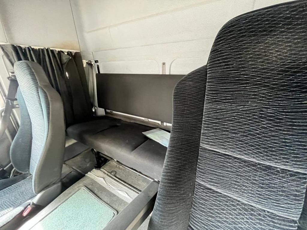 MERCEDES-BENZ Atego 818 L Möbelkoffer LBW Möbelkoffer gr.Fhs+Sitzreihe - Fourgon grand volume: photos 3 MERCEDES-BENZ Atego 818 L Möbelkoffer LBW Möbelkoffer gr.Fhs+Sitzreihe - Fourgon grand volume: photos 3