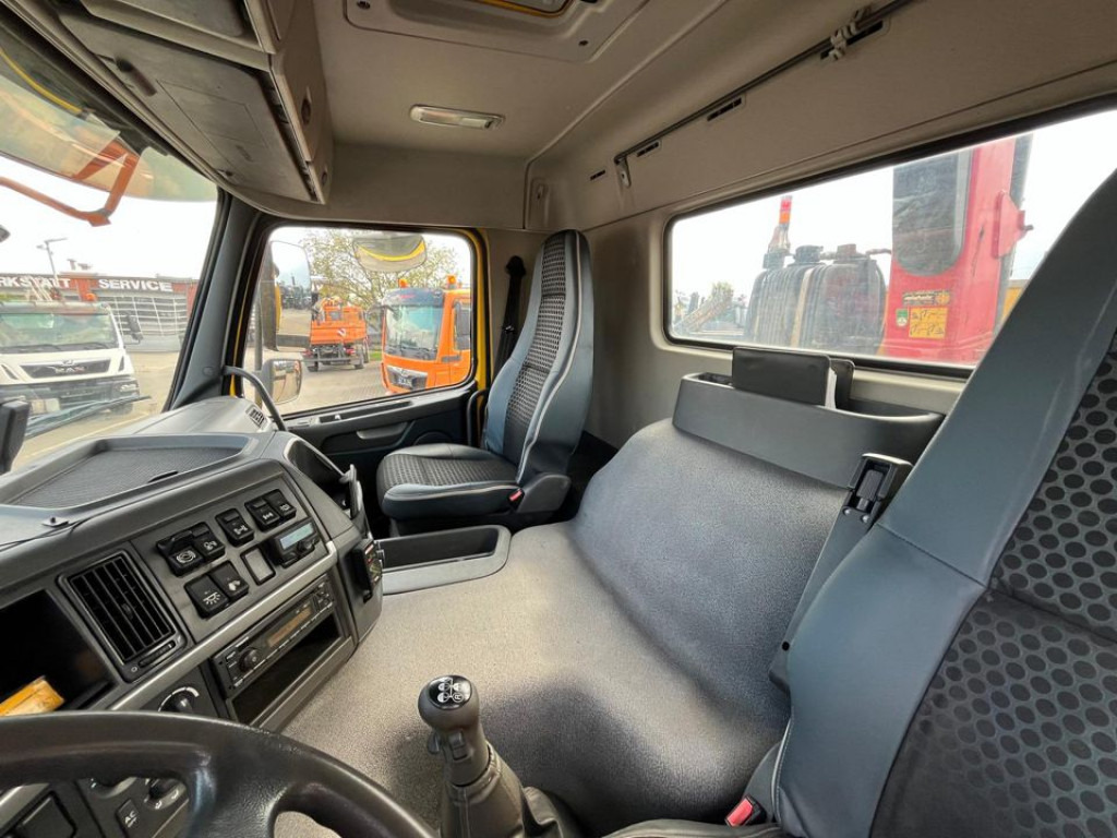 VOLVO (S) Truck FM 330 4x4 Pritsche Kran Singelreifen Funkfernbedienung - Camion plateau, Camion grue: photos 2 VOLVO (S) Truck FM 330 4x4 Pritsche Kran Singelreifen Funkfernbedienung - Camion plateau, Camion grue: photos 2