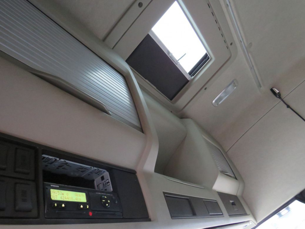 VOLVO (S) Truck FM 380 Pritsche LBW LBW 2to Tautli.+Edscha - Camion à rideaux coulissants: photos 3 VOLVO (S) Truck FM 380 Pritsche LBW LBW 2to Tautli.+Edscha - Camion à rideaux coulissants: photos 3