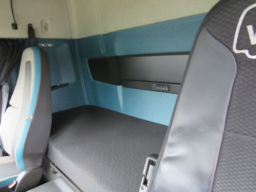 VOLVO (S) Truck FM 380 Pritsche LBW LBW 2to Tautli.+Edscha - Camion à rideaux coulissants: photos 4 VOLVO (S) Truck FM 380 Pritsche LBW LBW 2to Tautli.+Edscha - Camion à rideaux coulissants: photos 4