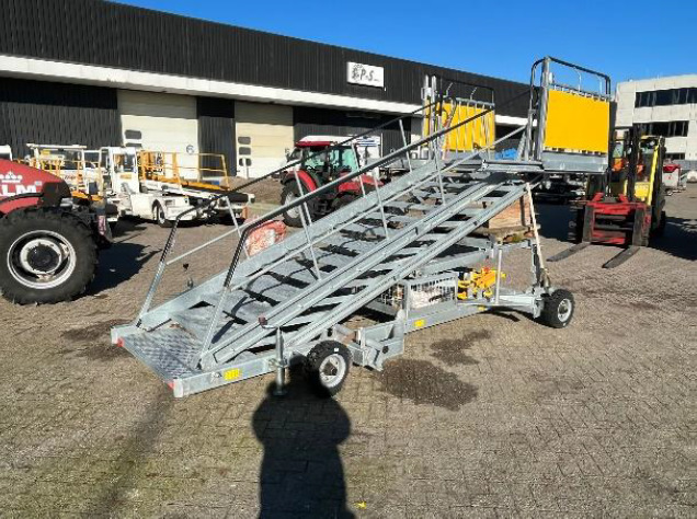 Maintenance Stairs SPS OT-14 - Escalier d'embarquement: photos 4 Maintenance Stairs SPS OT-14 - Escalier d'embarquement: photos 4