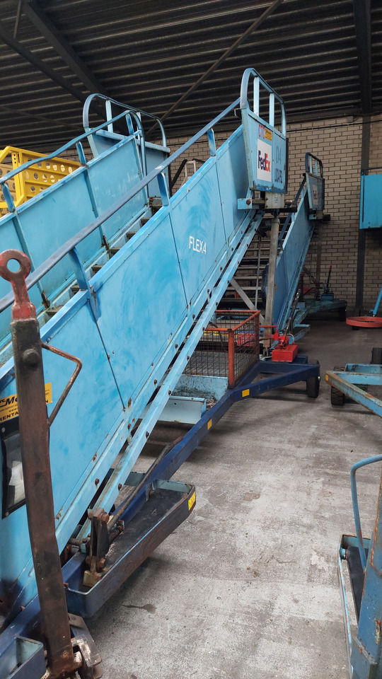 Passenger Stairs SACO 2-2.80 - Escalier d'embarquement: photos 4 Passenger Stairs SACO 2-2.80 - Escalier d'embarquement: photos 4