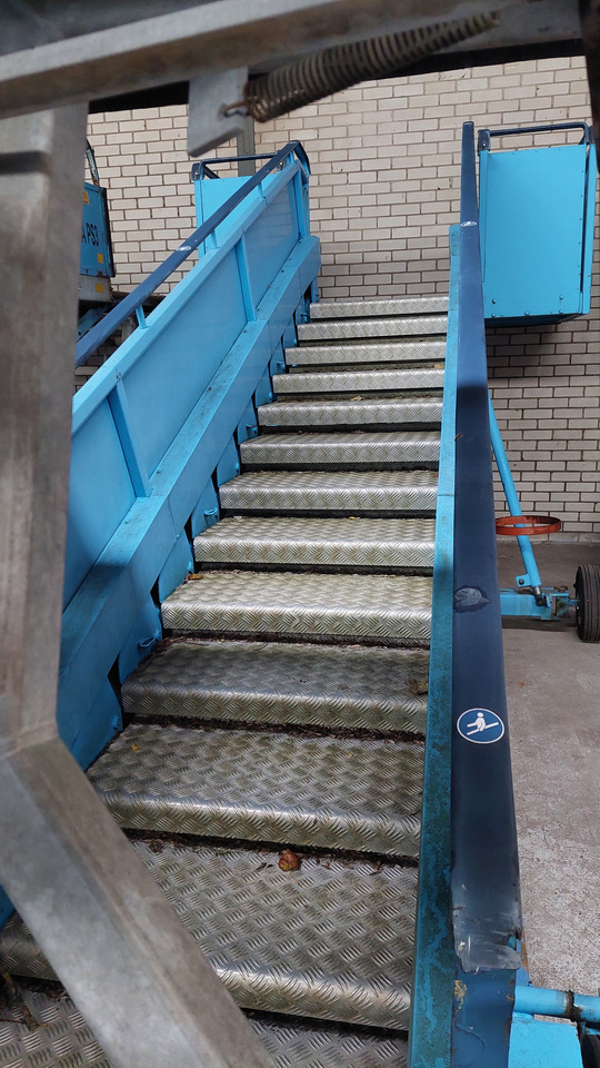 Passenger Stairs SACO 2-2.80 - Escalier d'embarquement: photos 2 Passenger Stairs SACO 2-2.80 - Escalier d'embarquement: photos 2