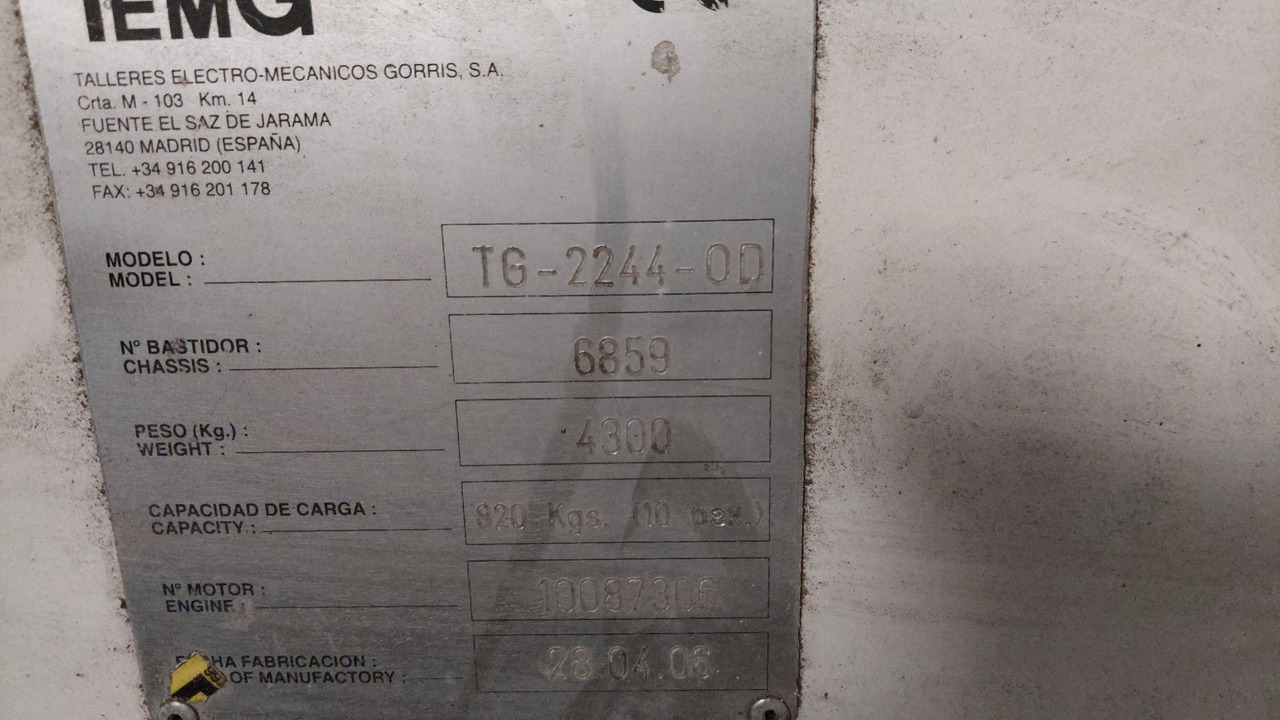 TG-2244 TEMG Passenger stairs - Escalier d'embarquement: photos 3 TG-2244 TEMG Passenger stairs - Escalier d'embarquement: photos 3