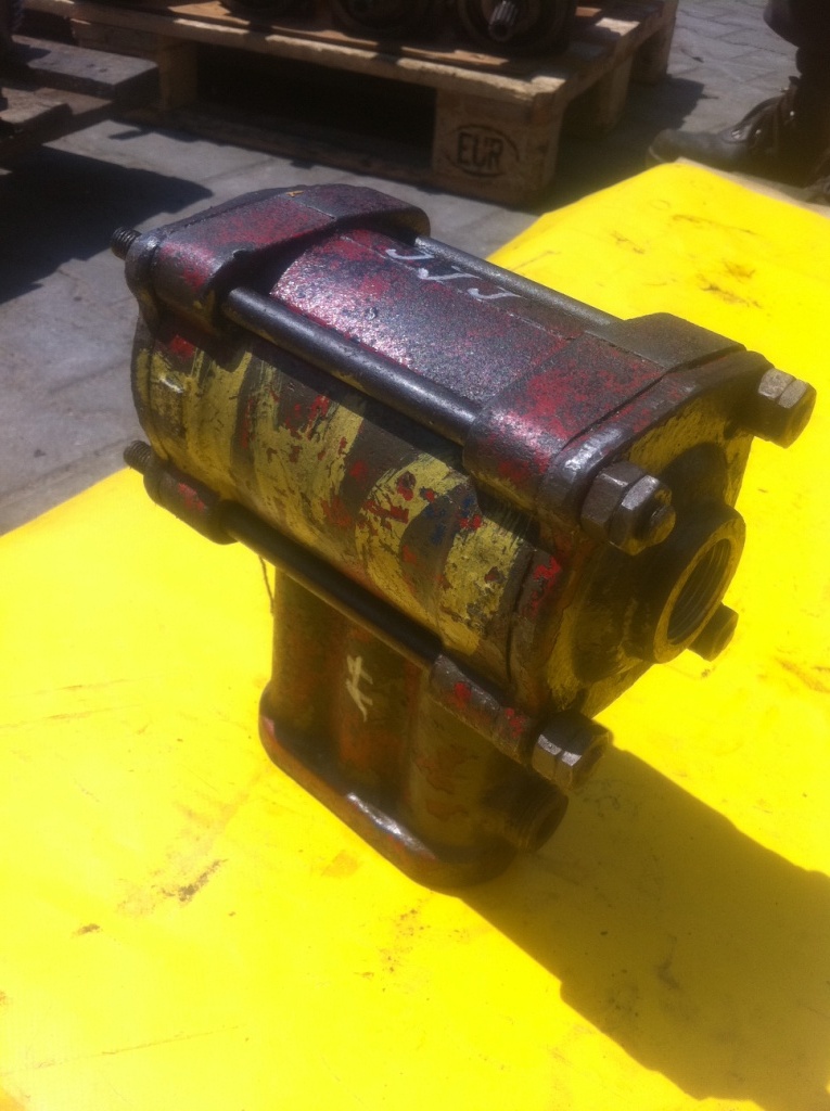 DAF POMPA TŁOCZKOWA - Pompe hydraulique pour Engins de chantier: photos 1 DAF POMPA TŁOCZKOWA - Pompe hydraulique pour Engins de chantier: photos 1