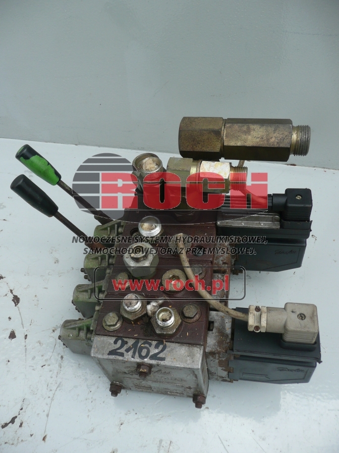 DANFOSS 5230 449B02585 + 5203 439C07145 + 6230 449B02590 + 6000 439C07147 - 4 SEKCYJNY + 24VDC 157B4228 + 157B4128 24VDC + 157B5111 - Valve hydraulique pour Crible: photos 1 DANFOSS 5230 449B02585 + 5203 439C07145 + 6230 449B02590 + 6000 439C07147 - 4 SEKCYJNY + 24VDC 157B4228 + 157B4128 24VDC + 157B5111 - Valve hydraulique pour Crible: photos 1