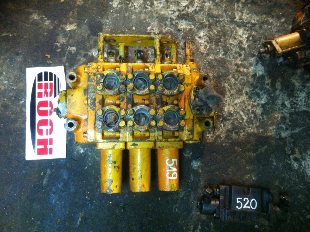 KRACHT 32 5255 5229+ 5279+ 5220 - 3 SEKCYJNY - Valve hydraulique pour Engins de chantier: photos 1 KRACHT 32 5255 5229+ 5279+ 5220 - 3 SEKCYJNY - Valve hydraulique pour Engins de chantier: photos 1