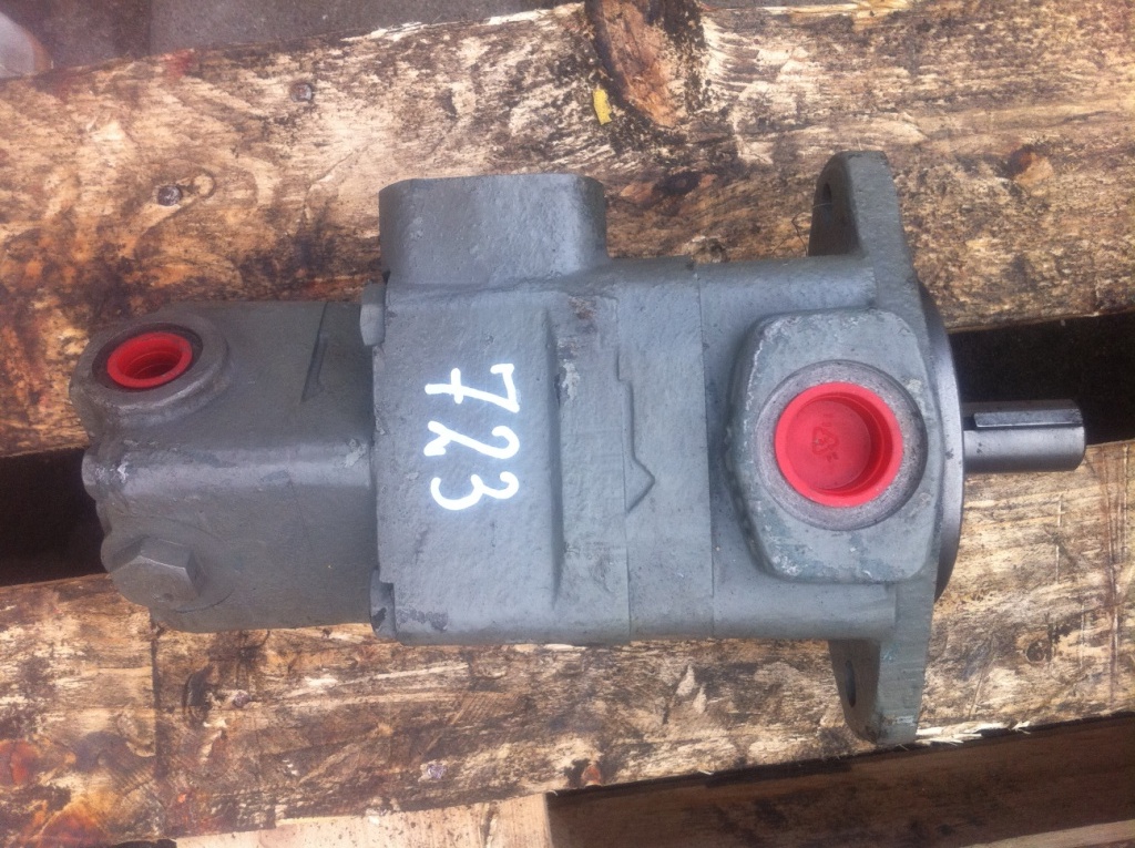 VICKERS 2.881.869 - Pompe hydraulique pour Engins de chantier: photos 1 VICKERS 2.881.869 - Pompe hydraulique pour Engins de chantier: photos 1