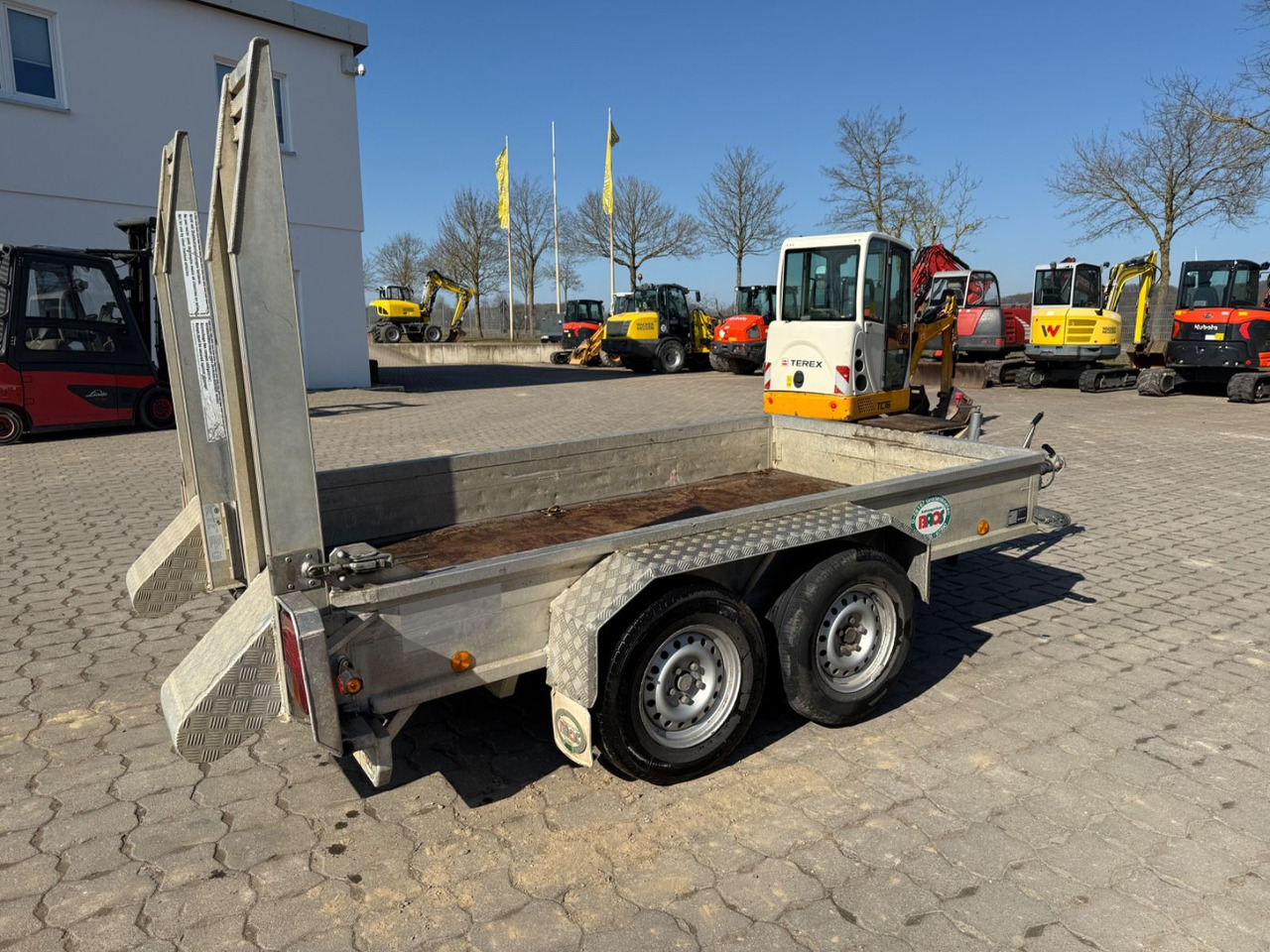 BAOS M303116, Baumaschinen Transportanhänger 3 t - Remorque porte-engin surbaissée: photos 2 BAOS M303116, Baumaschinen Transportanhänger 3 t - Remorque porte-engin surbaissée: photos 2