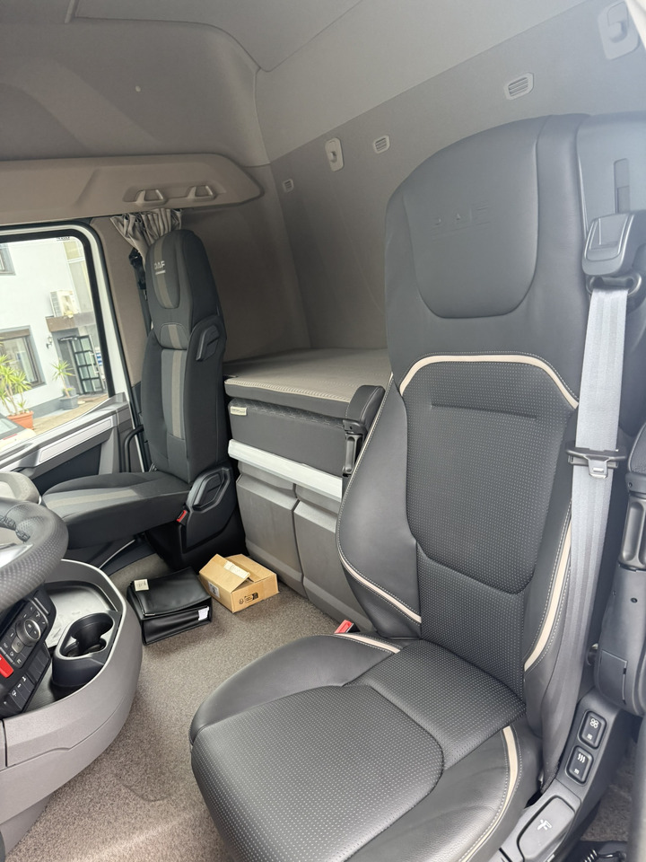 Camion grumier, Camion grue pour transport de bois neuf DAF XF FAT XF 530: photos 19