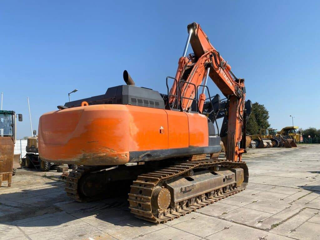 Hitachi ZX350LC-6 - Pelle sur chenille: photos 2 Hitachi ZX350LC-6 - Pelle sur chenille: photos 2