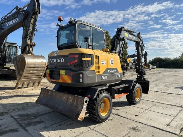 Volvo EW60E - Pelle sur pneus: photos 3 Volvo EW60E - Pelle sur pneus: photos 3
