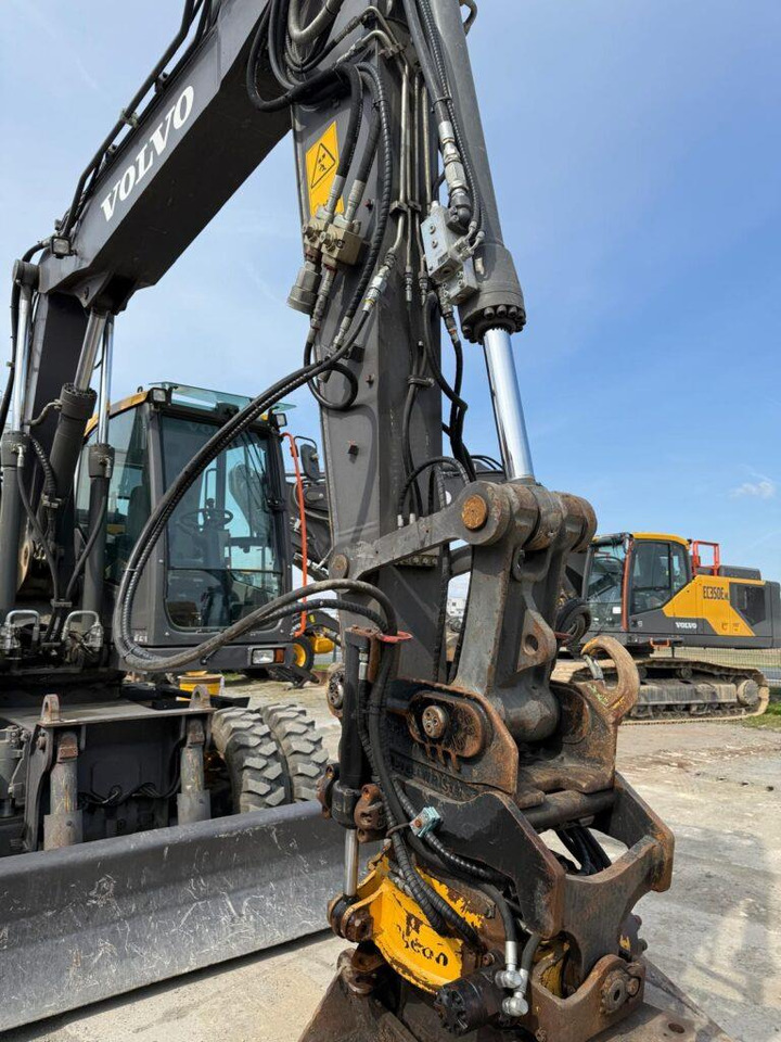 Volvo EWR150E - Pelle sur pneus: photos 5 Volvo EWR150E - Pelle sur pneus: photos 5