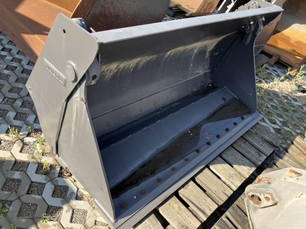 Volvo Klappschaufel mit Messer -P Aufnahme - Godet: photos 1 Volvo Klappschaufel mit Messer -P Aufnahme - Godet: photos 1