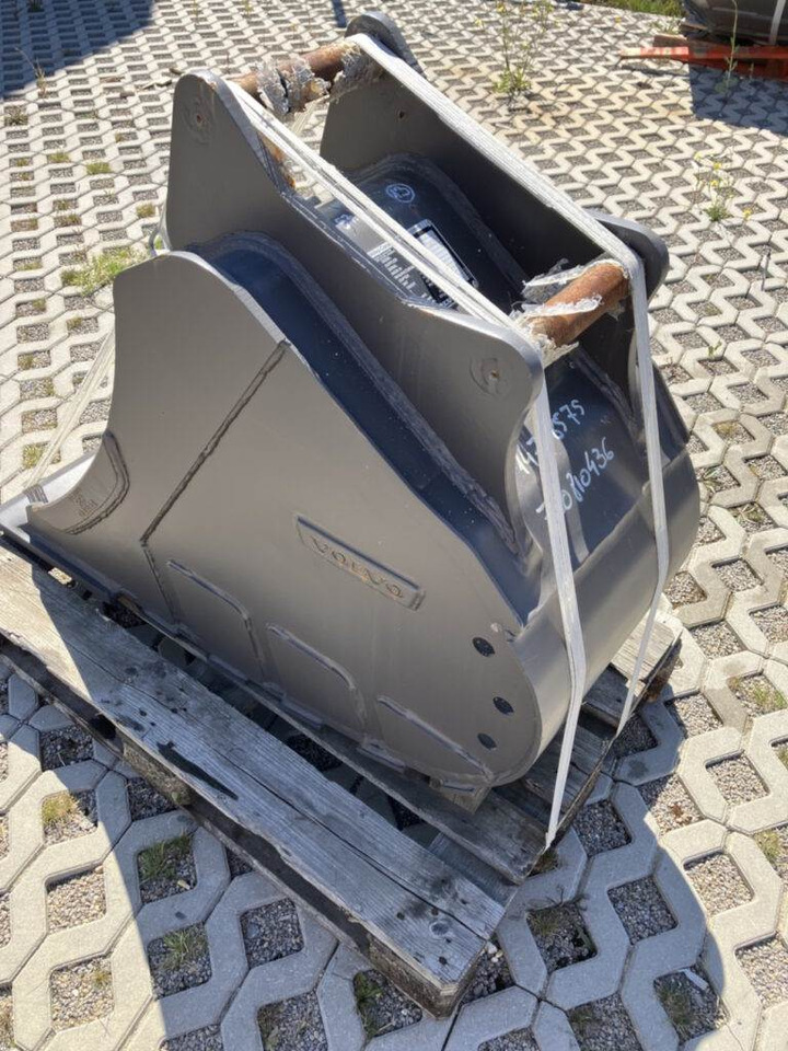 Volvo Tieflöffel mit Messer S50 - Tractopelle: photos 3 Volvo Tieflöffel mit Messer S50 - Tractopelle: photos 3