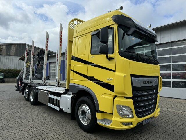 DAF XF 530 6x2 Holztransport Kran PENZ 15Z9.50 - Camion grumier, Camion grue: photos 1 DAF XF 530 6x2 Holztransport Kran PENZ 15Z9.50 - Camion grumier, Camion grue: photos 1