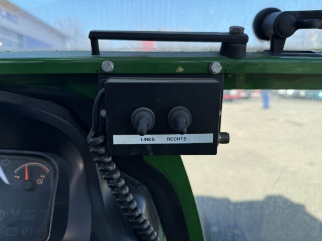 John Deere 3520 Kommunaltrak. Frontkraftheber Kuppeldreieck en leasing occasion John Deere 3520 Kommunaltrak. Frontkraftheber Kuppeldreieck: photos 7 John Deere 3520 Kommunaltrak. Frontkraftheber Kuppeldreieck en leasing occasion John Deere 3520 Kommunaltrak. Frontkraftheber Kuppeldreieck: photos 7