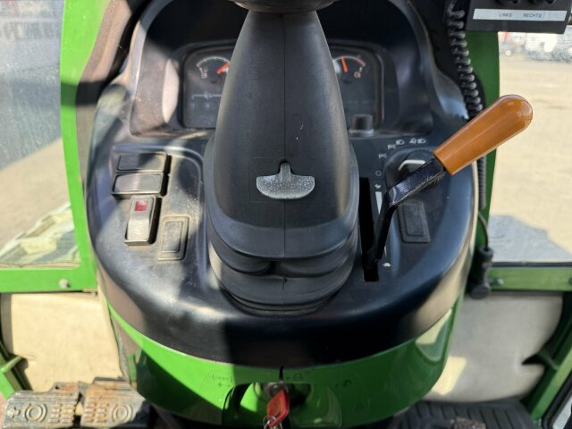 John Deere 3520 Kommunaltrak. Frontkraftheber Kuppeldreieck en leasing occasion John Deere 3520 Kommunaltrak. Frontkraftheber Kuppeldreieck: photos 6 John Deere 3520 Kommunaltrak. Frontkraftheber Kuppeldreieck en leasing occasion John Deere 3520 Kommunaltrak. Frontkraftheber Kuppeldreieck: photos 6