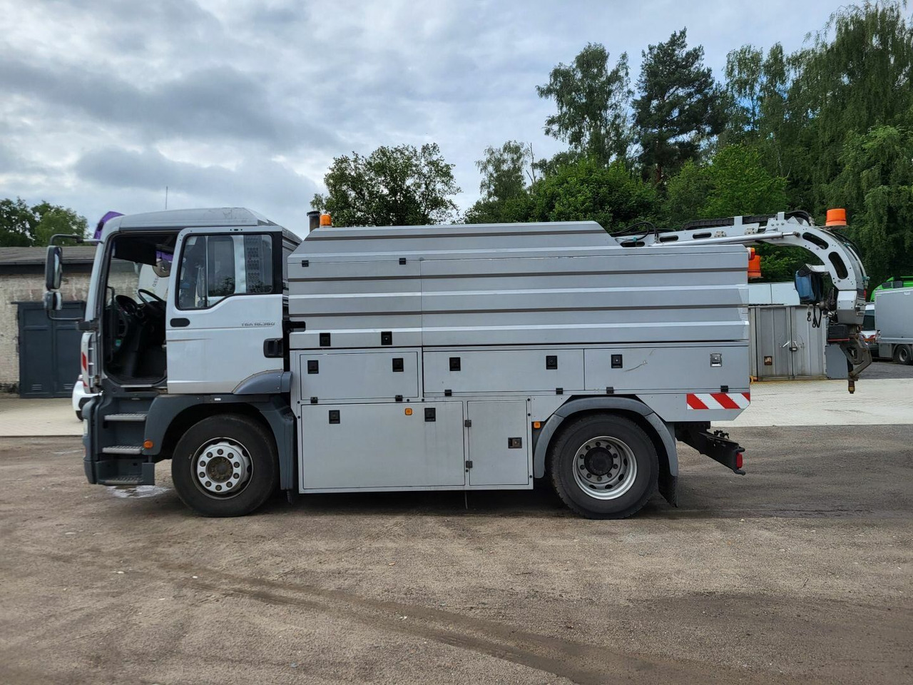 MAN TGA 18.360 4x2 HD-Kanalreiniger ASSMANN 6500 L - Camion hydrocureur: photos 4 MAN TGA 18.360 4x2 HD-Kanalreiniger ASSMANN 6500 L - Camion hydrocureur: photos 4