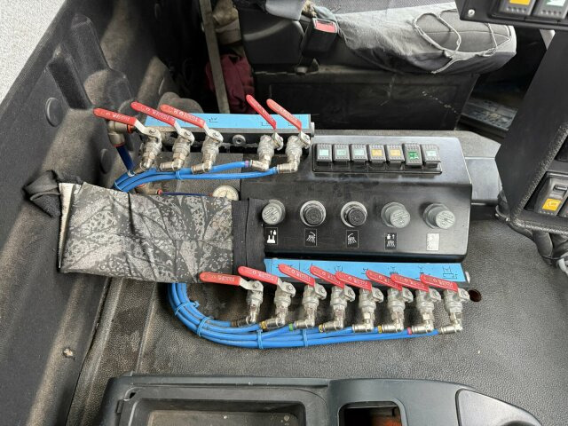 MAN TGM 18.340 Kehrmaschine FAUN VIAJET 6 HD 200 bar - Balayeuse de voirie: photos 5 MAN TGM 18.340 Kehrmaschine FAUN VIAJET 6 HD 200 bar - Balayeuse de voirie: photos 5