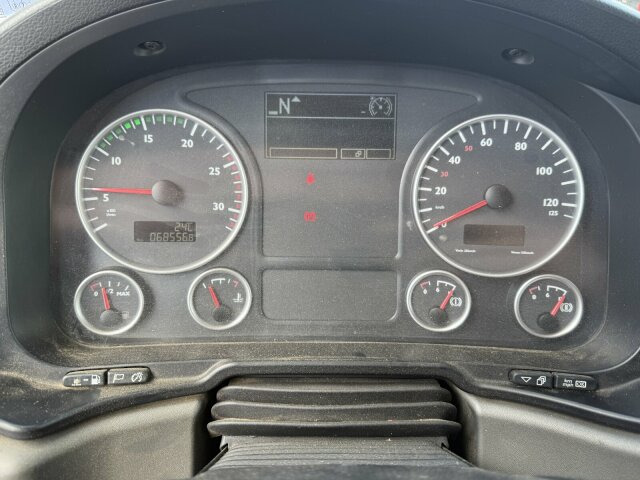 MAN TGS 35.360 8X4 BB Dachdecker Kran bis 52 m - Camion grue: photos 2 MAN TGS 35.360 8X4 BB Dachdecker Kran bis 52 m - Camion grue: photos 2