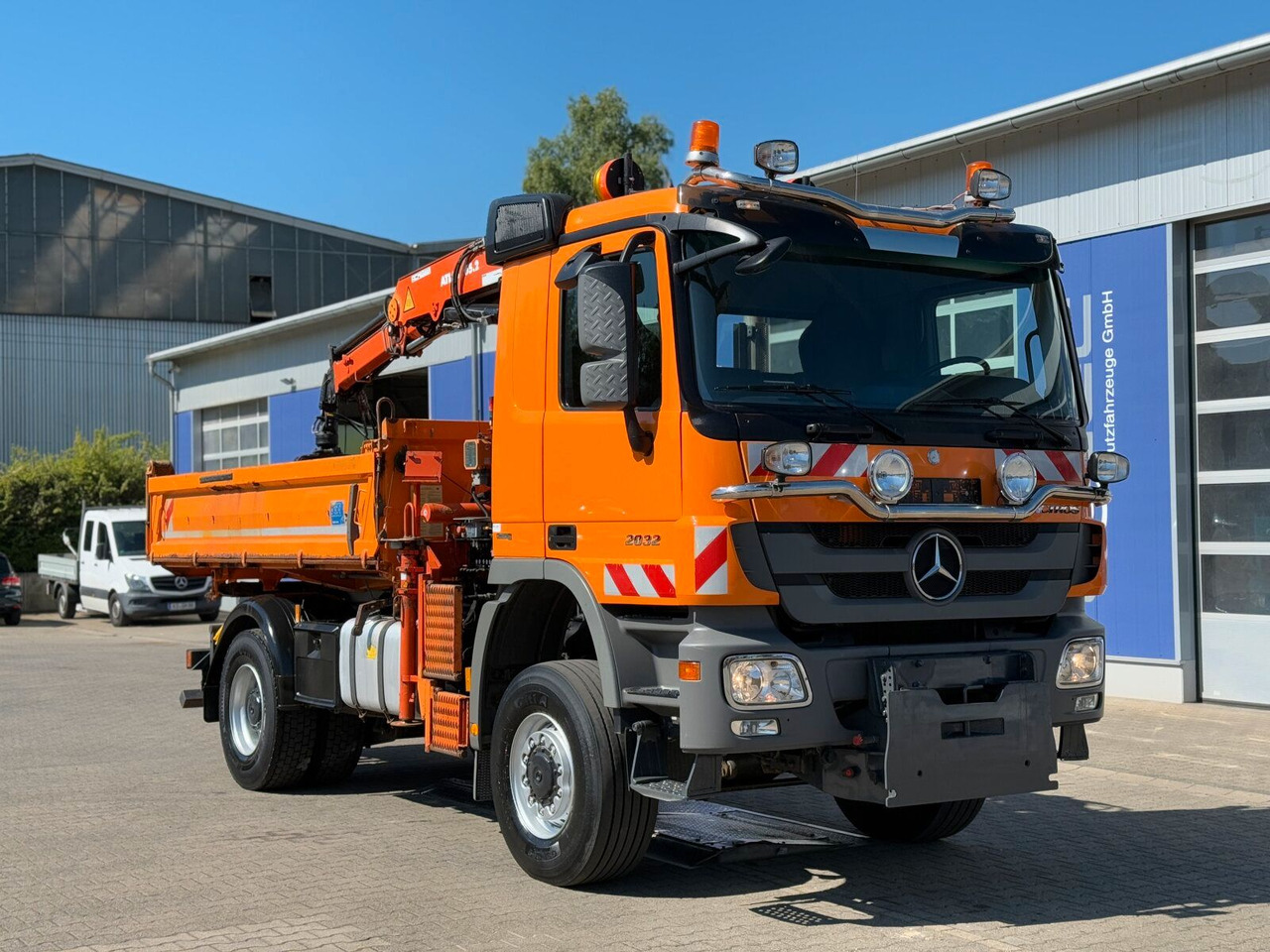 Mercedes-Benz ACTROS 2044 4x4 Kipper Kran ATLAS 65.2 A2L - Camion grue: photos 1 Mercedes-Benz ACTROS 2044 4x4 Kipper Kran ATLAS 65.2 A2L - Camion grue: photos 1