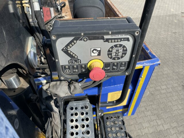 Mercedes-Benz AROCS 2536 6x2*4 Kipper Kran HIAB - Camion benne, Camion grue: photos 5 Mercedes-Benz AROCS 2536 6x2*4 Kipper Kran HIAB - Camion benne, Camion grue: photos 5