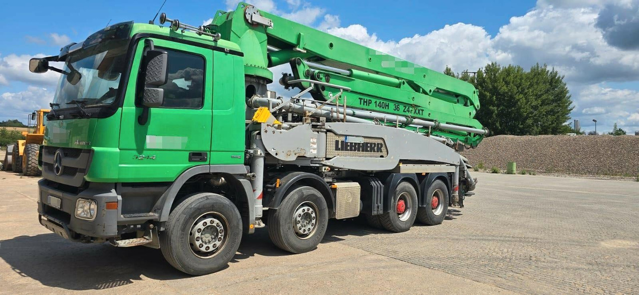 Mercedes-Benz Actros 3241 8x4 Betonpumpe Liebherr 36Z4 - Camion pompe: photos 1 Mercedes-Benz Actros 3241 8x4 Betonpumpe Liebherr 36Z4 - Camion pompe: photos 1