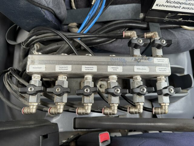 Mitsubishi Canter FUSO Kehrmaschine BROCK SL140 4 m³ en leasing occasion Mitsubishi Canter FUSO Kehrmaschine BROCK SL140 4 m³: photos 6 Mitsubishi Canter FUSO Kehrmaschine BROCK SL140 4 m³ en leasing occasion Mitsubishi Canter FUSO Kehrmaschine BROCK SL140 4 m³: photos 6