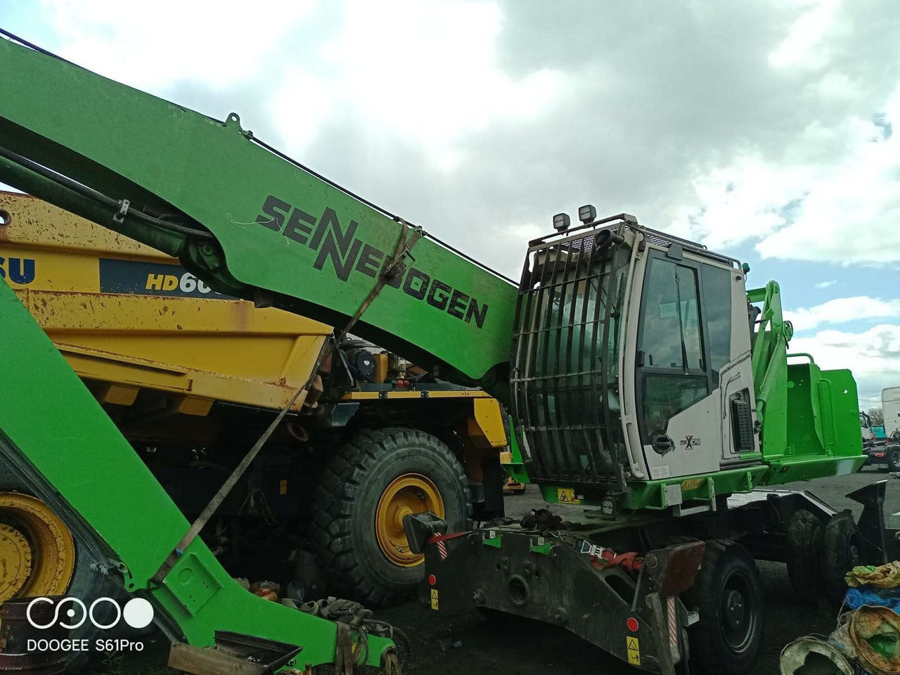 Sennebogen 818-E Umschlagbagger - 83 Ton - mit Greifer - Pelle sur pneus: photos 1 Sennebogen 818-E Umschlagbagger - 83 Ton - mit Greifer - Pelle sur pneus: photos 1