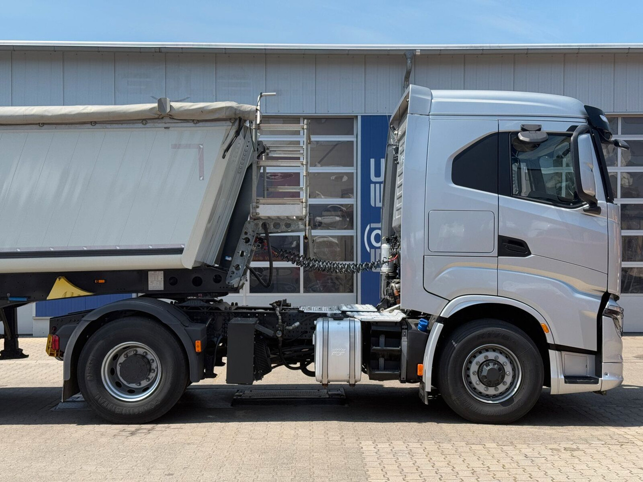 Iveco S-WAY 4x4H Zugmaschine Euro 6 *Kippauflieger - Tracteur routier: photos 3 Iveco S-WAY 4x4H Zugmaschine Euro 6 *Kippauflieger - Tracteur routier: photos 3