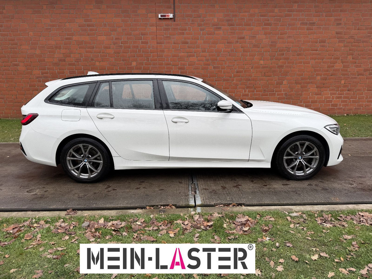 BMW 320 d xDrive touring Sport Line shadow AHK - Voiture break: photos 3 BMW 320 d xDrive touring Sport Line shadow AHK - Voiture break: photos 3