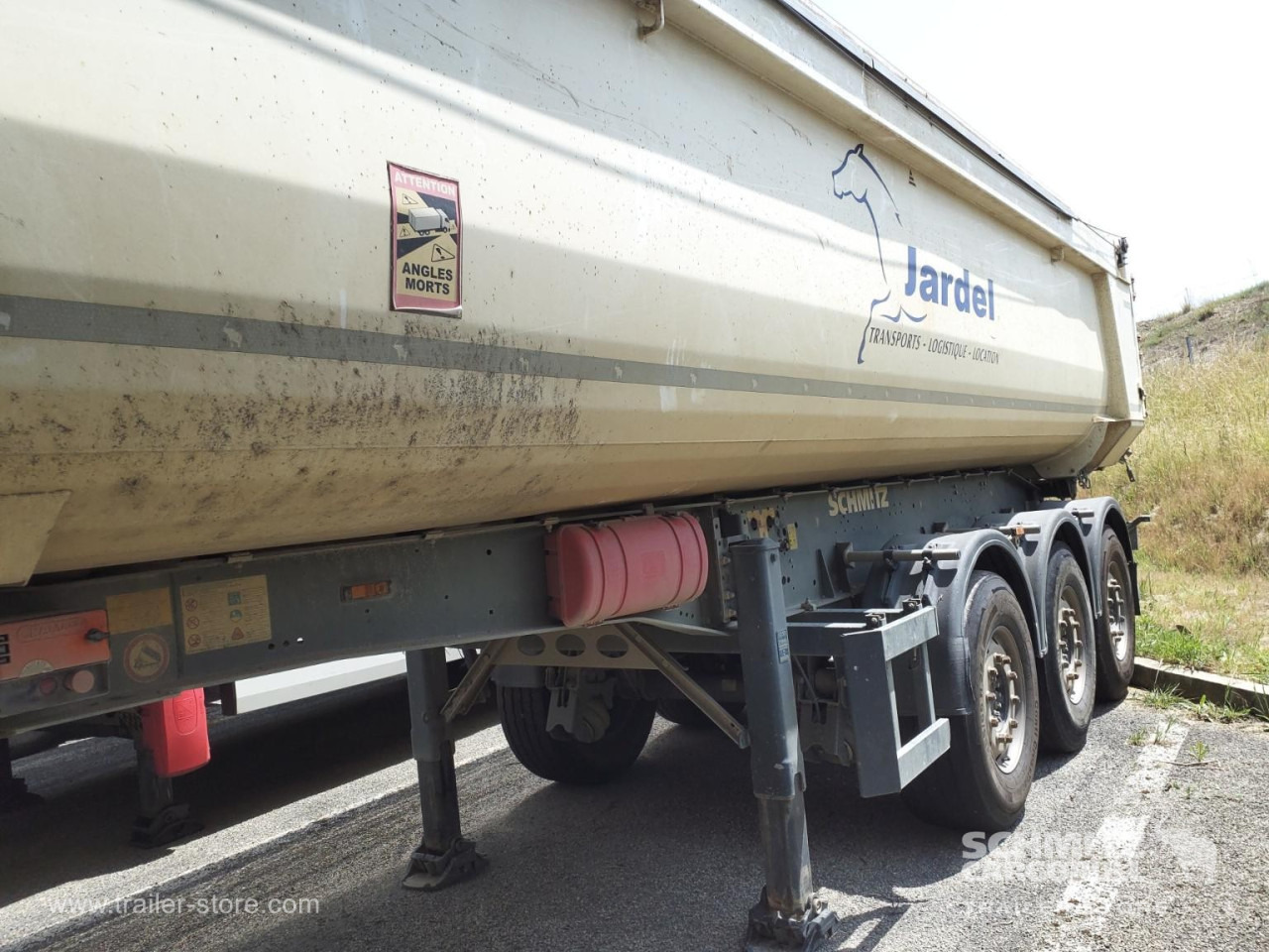SCHMITZ Tipper Steel half pipe body 26m³ - Semi-remorque benne: photos 1 SCHMITZ Tipper Steel half pipe body 26m³ - Semi-remorque benne: photos 1
