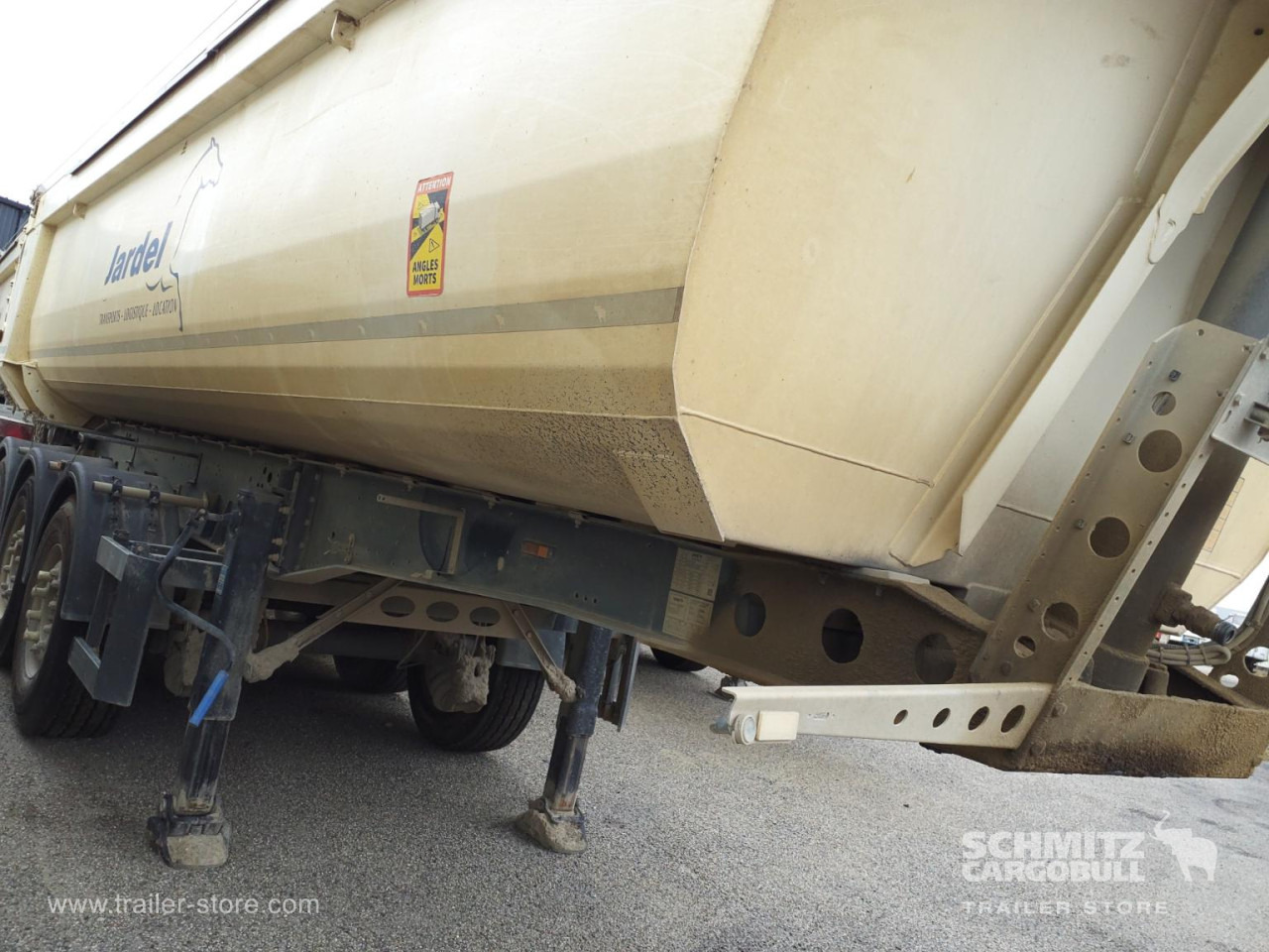 SCHMITZ Tipper Steel half pipe body 26m³ - Semi-remorque benne: photos 1 SCHMITZ Tipper Steel half pipe body 26m³ - Semi-remorque benne: photos 1