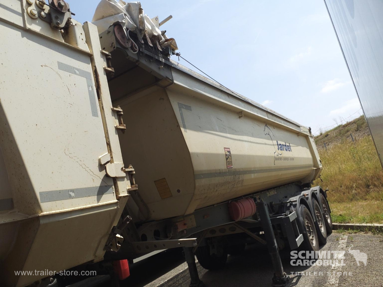 SCHMITZ Tipper Steel half pipe body 26m³ - Semi-remorque benne: photos 2 SCHMITZ Tipper Steel half pipe body 26m³ - Semi-remorque benne: photos 2