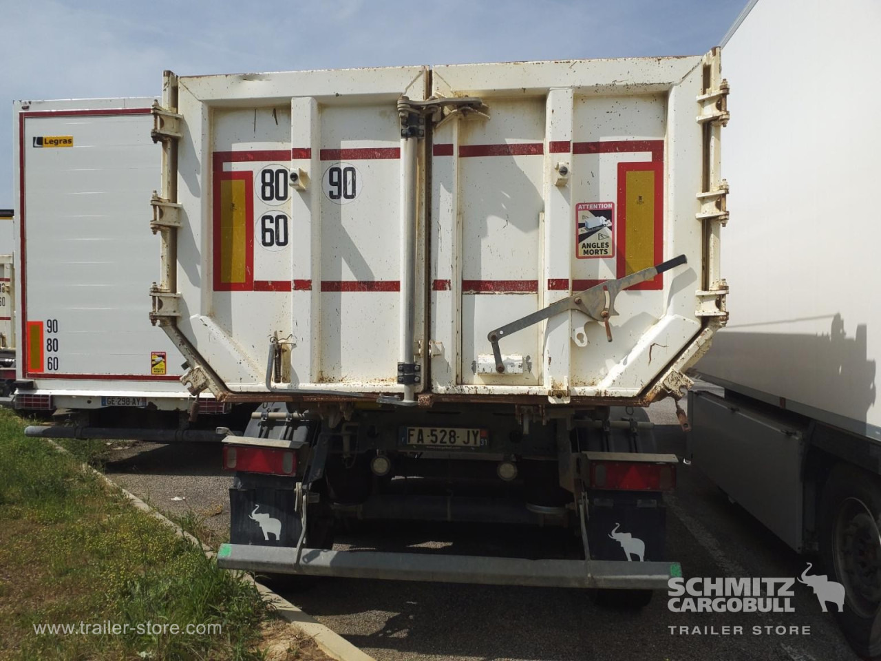 SCHMITZ Tipper Steel half pipe body 26m³ - Semi-remorque benne: photos 5 SCHMITZ Tipper Steel half pipe body 26m³ - Semi-remorque benne: photos 5